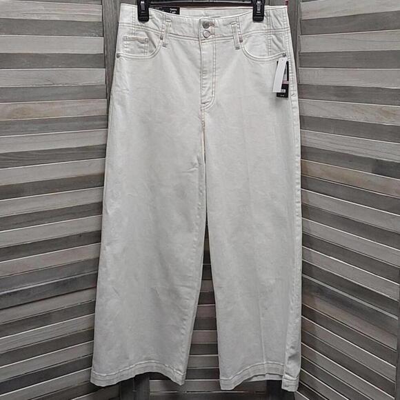 Cropped Jeans with Contrast Stitching | Bandolino | 10 - Picture 1 of 13